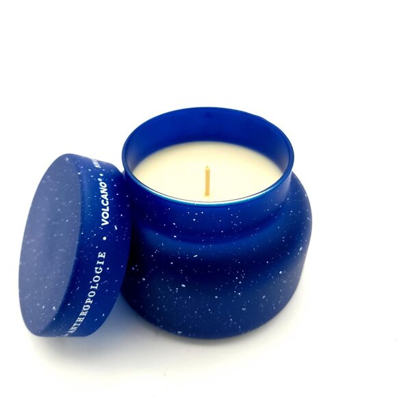 Anthropologie Capri Blu Volcano Candle 19 oz Denim Blue Signature Scent Crisp - Picture 1 of 3